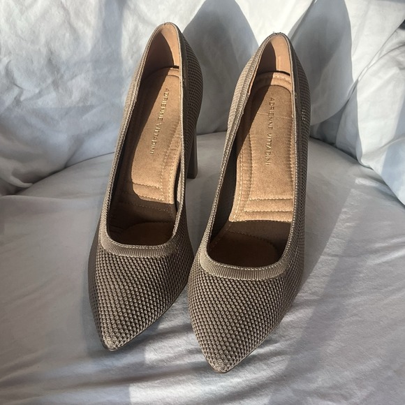 Adrienne Vittadini Women's Tan Heels Shoes Size 9.5 Taupe New Pumps - Picture 1 of 6